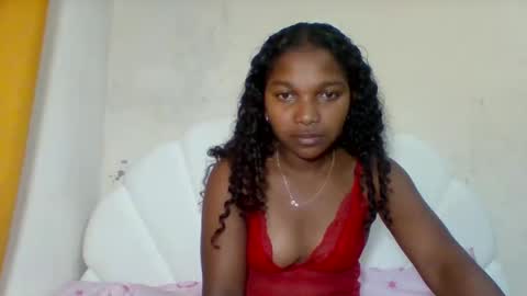 mila_lunah online show from 05/19/26, 01:44