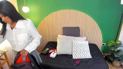 Mila and samy online show from 01/19/26, 12:20