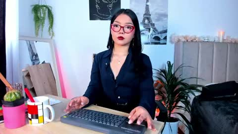 Snapshot of mila_shay chatting on 05/06/26, 11:59 Mila online show from 05/06/26, 11:59
