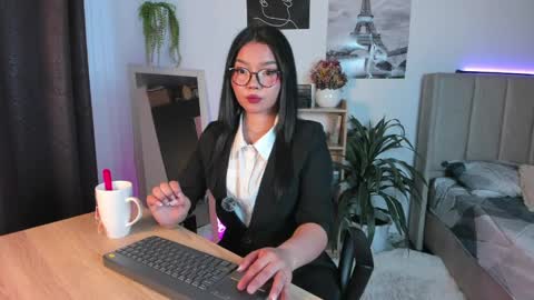 Snapshot of mila_shay chatting on 05/19/26, 10:54 Mila online show from 05/19/26, 10:54