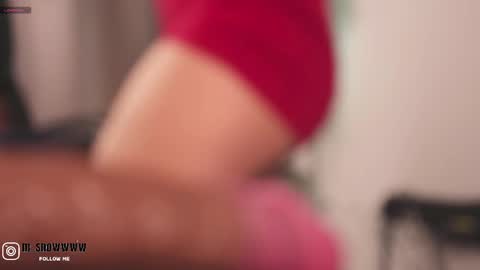 Snapshot of mila_snoow chatting on 09/19/25, 01:01 M I L A  online show from 09/19/25, 01:01