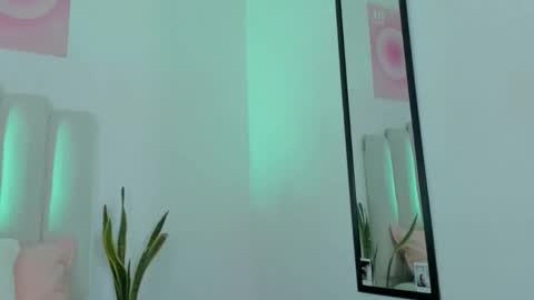 mila_stark333 online show from 03/15/26, 06:03