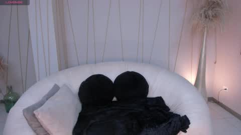 Mila online show from 09/14/25, 11:04