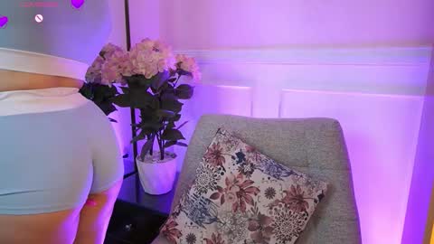 milacrave online show from 03/11/26, 12:22