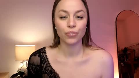 Snapshot of milafleur chatting on 01/12/25, 09:08 Mila Fleur online show from 01/12/25, 09:08