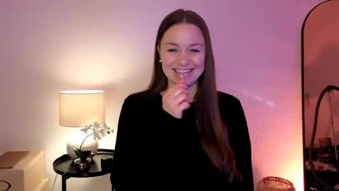 Snapshot of milafleur chatting on 02/25/25, 09:09 Mila Fleur online show from 02/25/25, 09:09