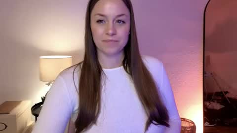 Snapshot of milafleur chatting on 03/10/25, 03:20 Mila Fleur online show from 03/10/25, 03:20