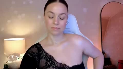 Snapshot of milafleur chatting on 09/22/25, 02:08 Mila Fleur online show from 09/22/25, 02:08