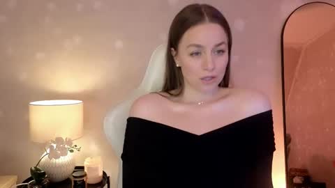 Snapshot of milafleur chatting on 09/28/25, 02:22 Mila Fleur online show from 09/28/25, 02:22