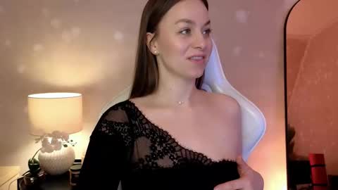 Snapshot of milafleur chatting on 10/02/25, 02:13 Mila Fleur online show from 10/02/25, 02:13