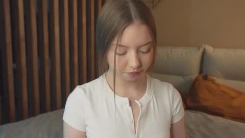 Mila online show from 03/12/26, 03:18