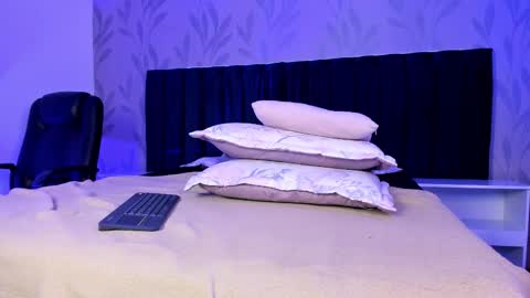 Snapshot of milan_daph chatting on 02/27/26, 05:35 Daphne online show from 02/27/26, 05:35