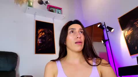 Snapshot of milan_roux chatting on 06/20/26, 01:52 Milane online show from 06/20/26, 01:52