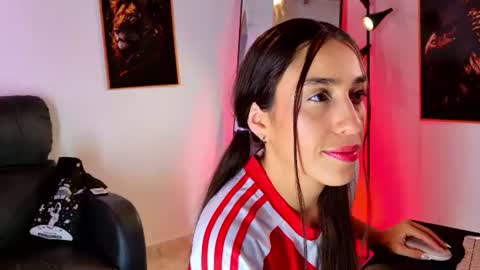 Snapshot of milan_roux chatting on 06/22/26, 08:50 Milane online show from 06/22/26, 08:50