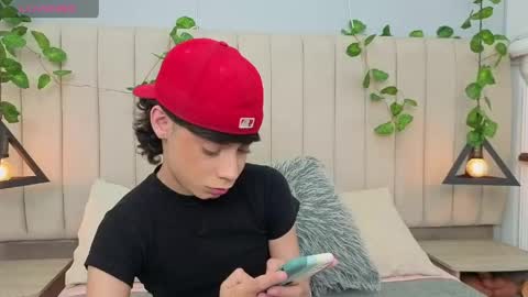 Snapshot of milan_zapata chatting on 04/15/26, 10:32 MILAN online show from 04/15/26, 10:32