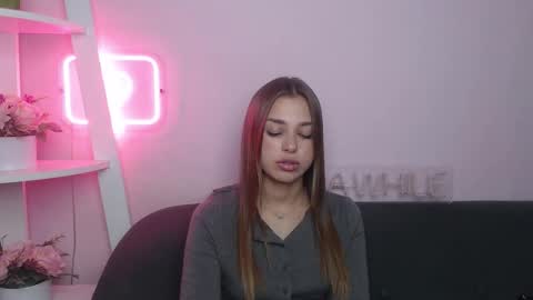 milanaangelas online show from 11/25/25, 09:04