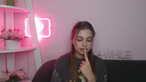 milanaangelas online show from 12/16/25, 08:47