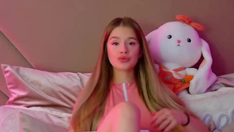 MilanaBalmain online show from 03/03/25, 04:36