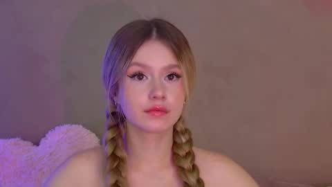 MilanaBalmain online show from 10/08/25, 04:15