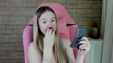 MilanaBalmain online show from 11/16/25, 04:29