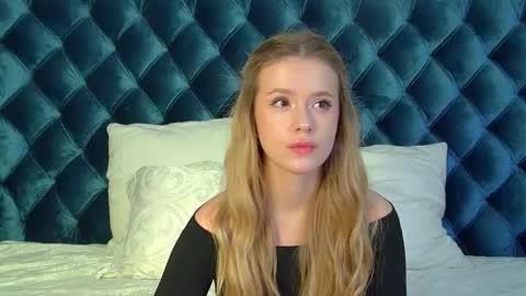 MilanaBalmain online show from 12/03/25, 04:05