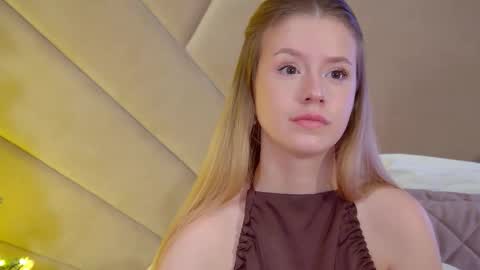 MilanaBalmain online show from 12/23/25, 05:27