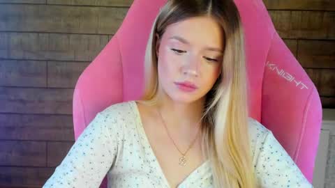 MilanaBalmain online show from 05/22/26, 04:30