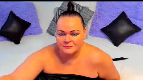 Lana online show from 11/30/25, 07:45