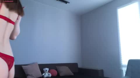 milanakowall online show from 03/17/26, 05:33