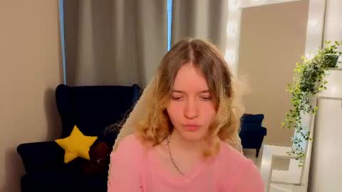 Snapshot of milanarayy chatting on 06/17/26, 05:54 Milaray online show from 06/17/26, 05:54