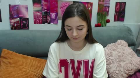 Snapshot of milanaroz chatting on 05/22/26, 05:03 milanaroz online show from 05/22/26, 05:03