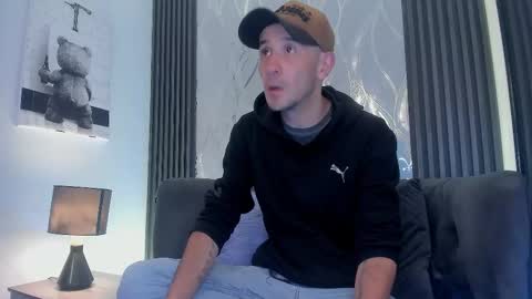 Snapshot of milanwhite_ chatting on 02/20/26, 12:05 MILAN online show from 02/20/26, 12:05