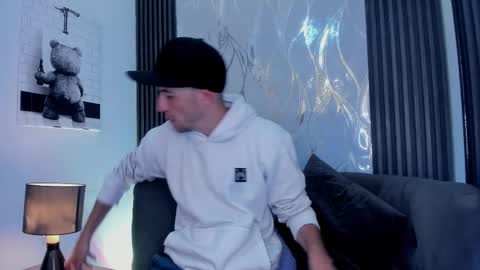 Snapshot of milanwhite_ chatting on 02/21/26, 11:33 MILAN online show from 02/21/26, 11:33