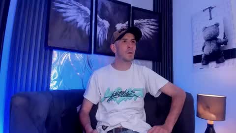 Snapshot of milanwhite_ chatting on 02/23/26, 11:40 MILAN online show from 02/23/26, 11:40