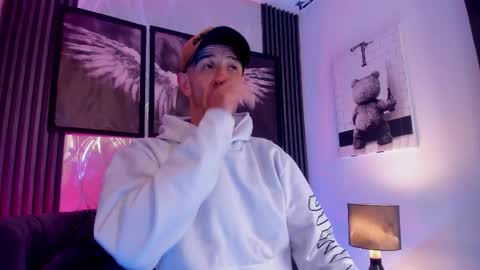 Snapshot of milanwhite_ chatting on 02/25/26, 11:31 MILAN online show from 02/25/26, 11:31