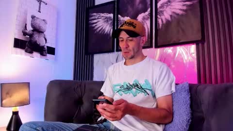 Snapshot of milanwhite_ chatting on 02/27/26, 11:43 MILAN online show from 02/27/26, 11:43