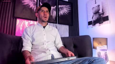 Snapshot of milanwhite_ chatting on 02/28/26, 11:33 MILAN online show from 02/28/26, 11:33