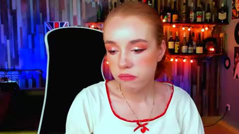 Snapshot of milasiren chatting on 06/15/26, 05:20 Mila online show from 06/15/26, 05:20
