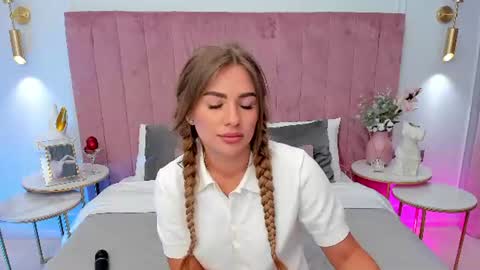Mia online show from 07/05/26, 05:03