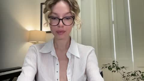 Mila online show from 09/24/25, 10:40