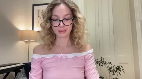 Mila online show from 10/21/25, 04:08