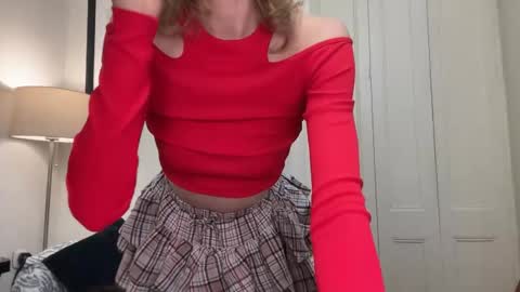 Mila online show from 11/17/25, 04:13