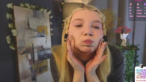 Mila online show from 02/09/25, 02:28