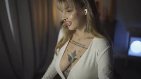Snapshot of mileeena chatting on 06/26/26, 01:04 M Telegram mamagotachannel online show from 06/26/26, 01:04