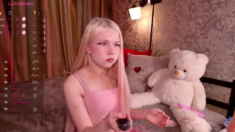 Mia online show from 03/27/26, 03:12