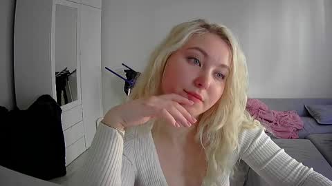 Milena new nonude shy blonde natural online show from 04/17/26, 03:37