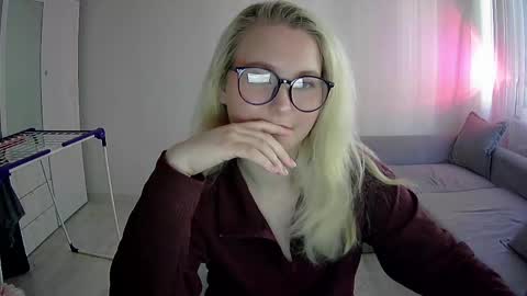 Snapshot of milena391630 chatting on 04/25/26, 01:41 Milena new nonude shy blonde natural online show from 04/25/26, 01:41