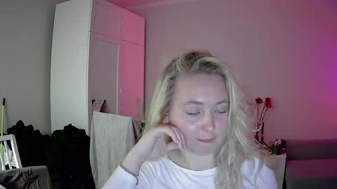 Snapshot of milena391630 chatting on 04/28/26, 11:54 Milena new nonude shy blonde natural online show from 04/28/26, 11:54