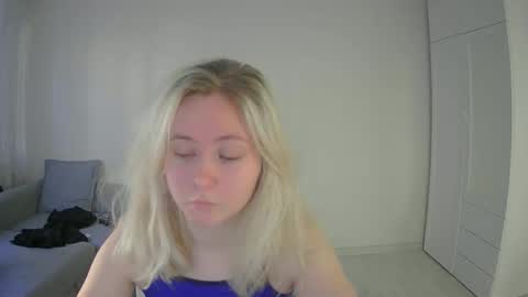 Snapshot of milena391630 chatting on 05/18/26, 06:14 Milena new nonude shy blonde natural online show from 05/18/26, 06:14