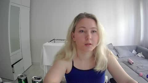 Snapshot of milena391630 chatting on 06/07/26, 05:49 Milena new nonude shy blonde natural online show from 06/07/26, 05:49